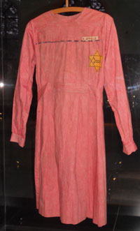 Kleid mit Judenstern